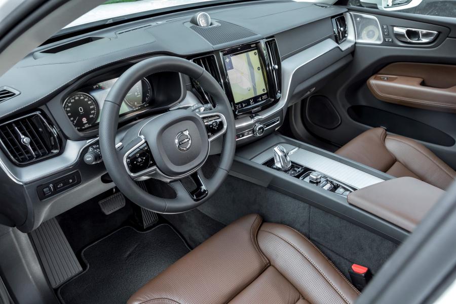Интерьер Volvo XC60 T8 Inscription 2017 года  (WW) (фото 30 из 40)